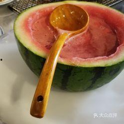 田地吃瓜真实照片,瓜香四溢,欢乐满溢